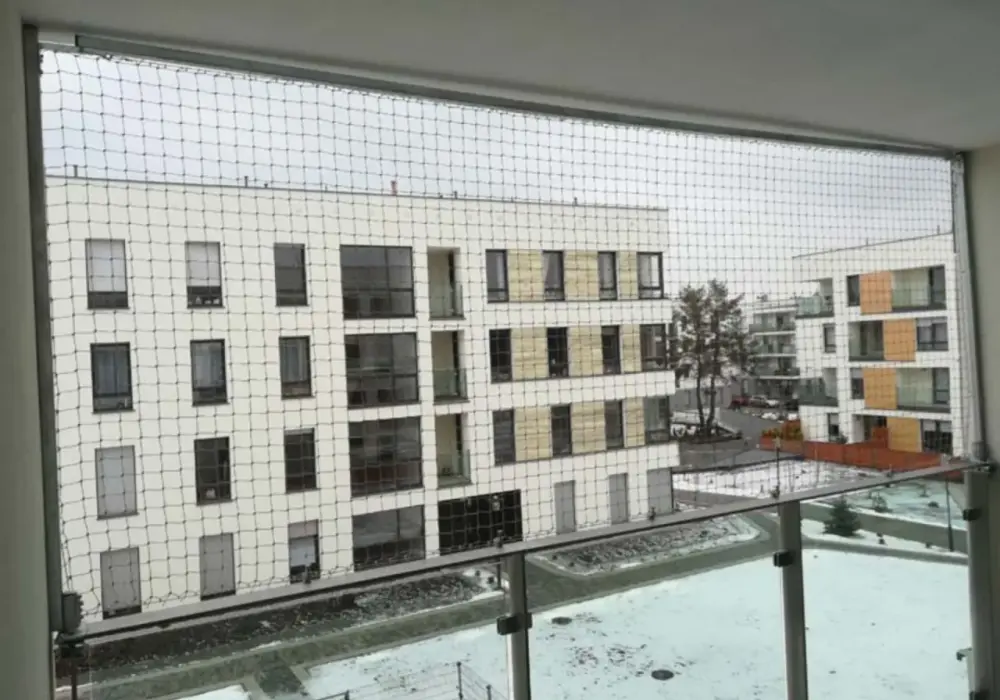 Montaż siatki na balkonie: co mówi prawo o zgodzie wspólnoty mieszkaniowej