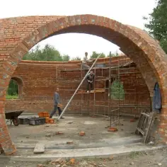 Jak zrobić łuk z cegły - uniknij najczęstszych błędów w budowie