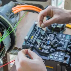 Montaż światłowodu krok po kroku: poznaj dokładny czas instalacji