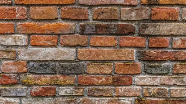 Jak obliczyć, ile cegieł na komin? Praktyczne porady i oszczędność materiału
