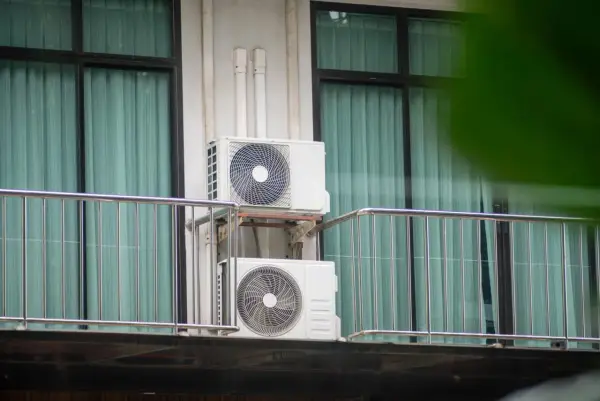 Klimatyzacja w bloku/domu: Formalności, zgody i przepisy. Sprawdź!
