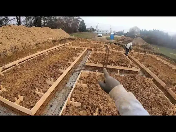 Ile betonu na fundamenty domu 120m2? Sprawdź, jak uniknąć błędów w obliczeniach!