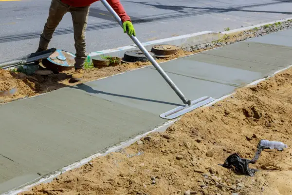 Ile waży m³ betonu B25 (C20/25)? Sprawdź wagę i obliczenia